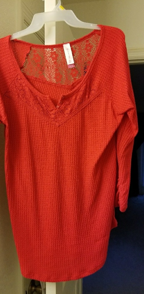 Red 3/4 sleeve shirt